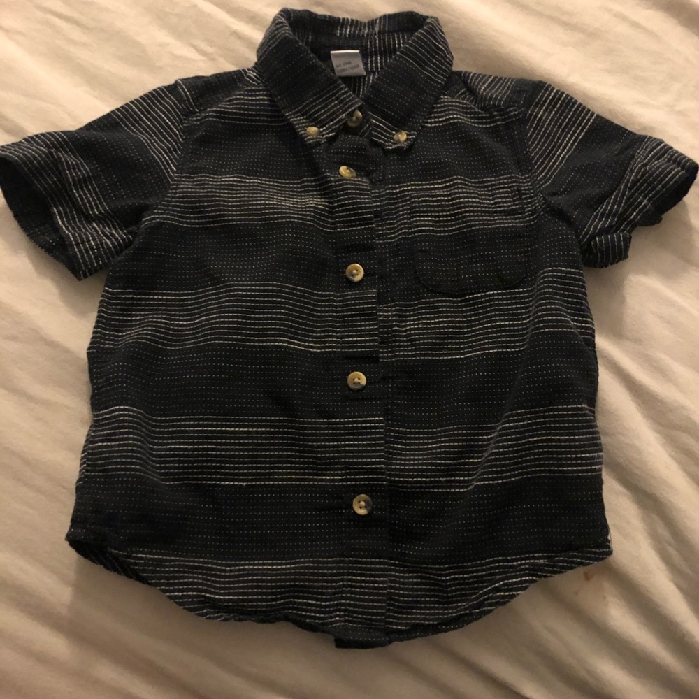 Short sleeve button down